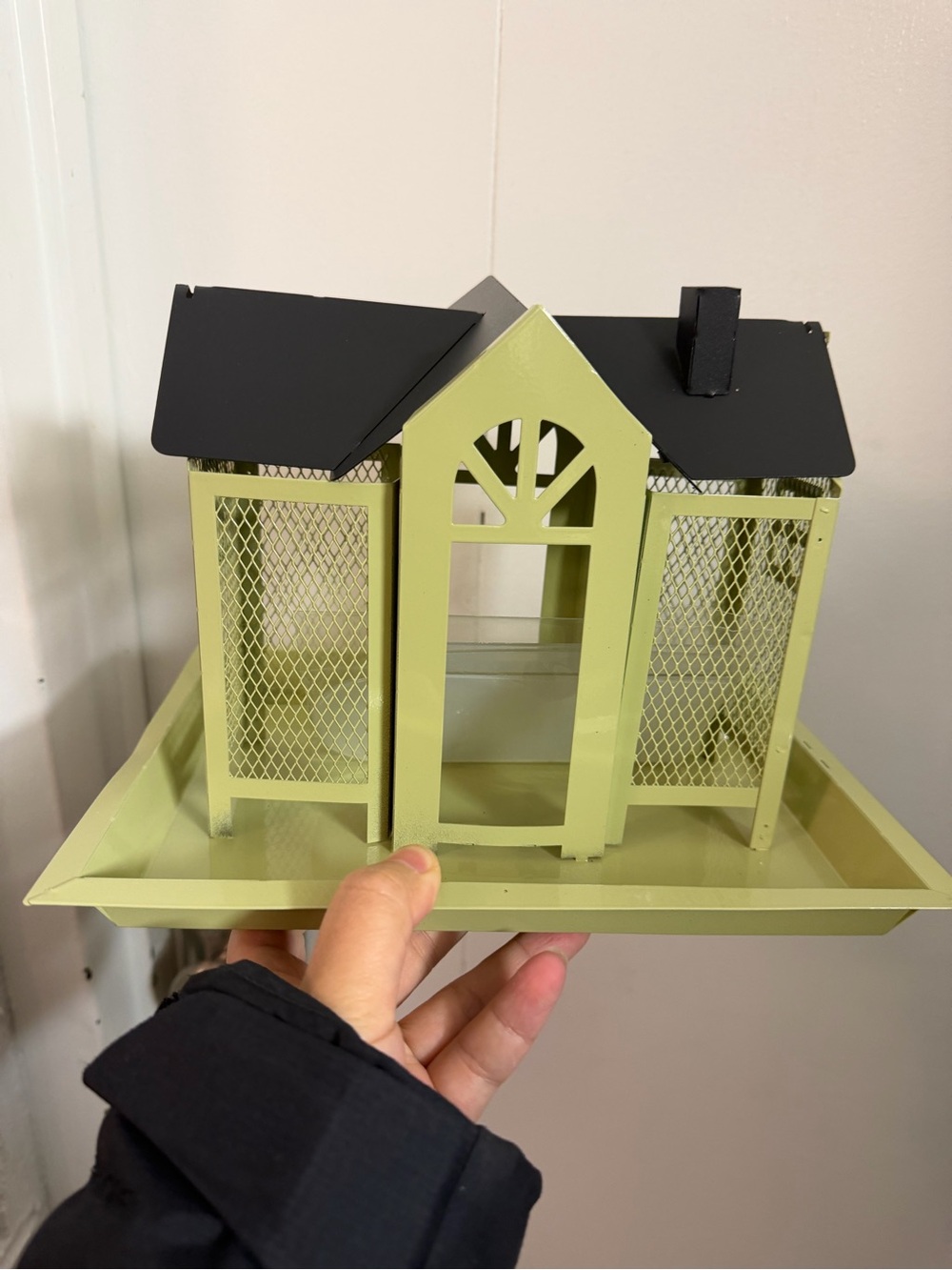 Outdoor Metal Mesh Wild Bird Feeder House - Picture 12 of 13